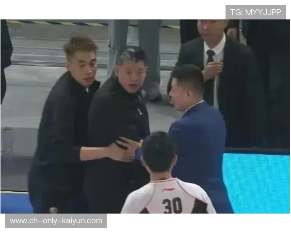 CBA北京首钢赛场惹争议,裁判判罚成热搜 CBA北京首钢赛场惹争议,裁判判罚成热搜