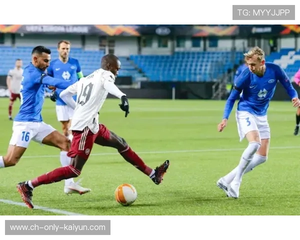 中场组织串联打出艺术般配合破门 中场组织串联打出艺术般配合破门